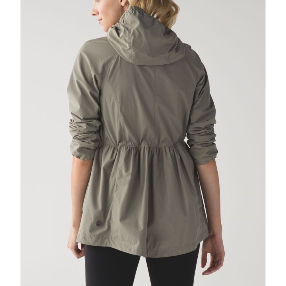 Lululemon Rain for Daze Reversible Hooded Windbreaker Green Striped Jacket 10
